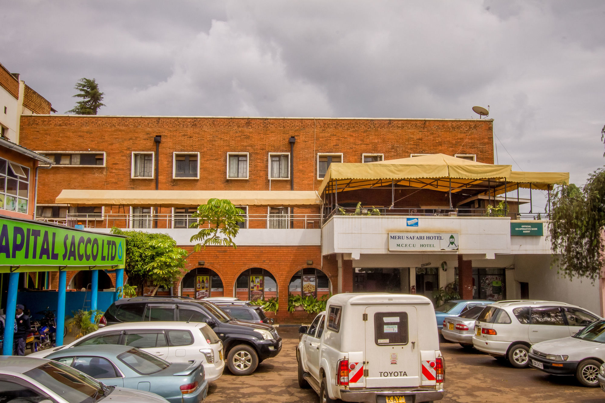 Meru Safari Hotel Exterior foto